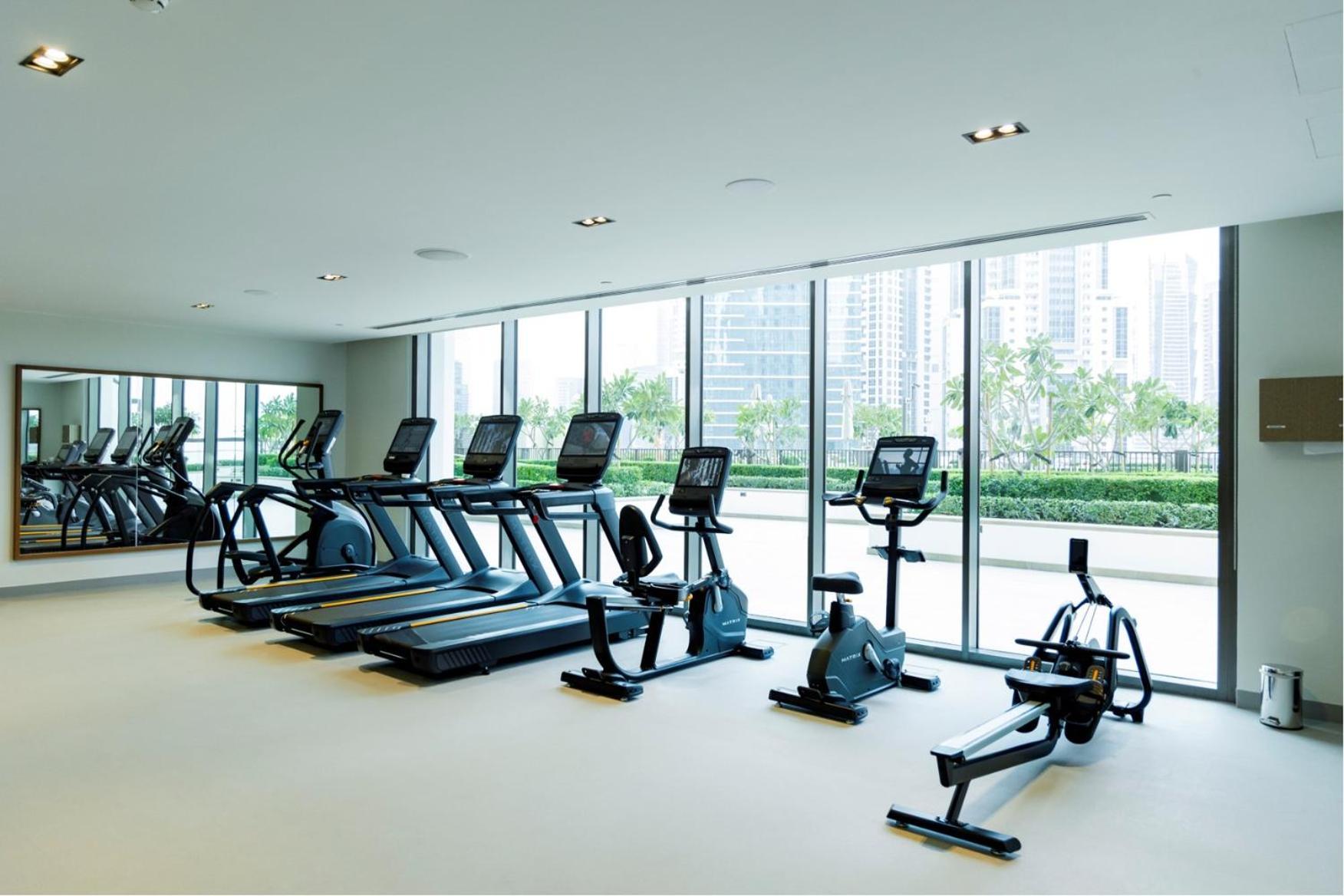 Burj Crown - New Sky High, Near Burj Khalifa, Boulevard View, Opposite Mall Apartment *