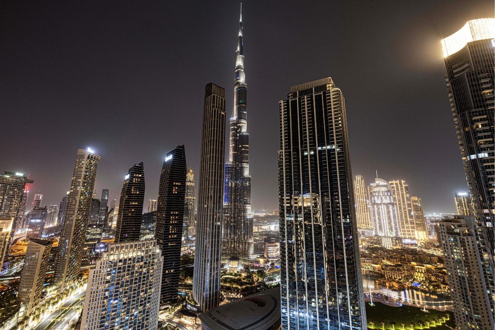 Burj Crown - New Sky High, Near Burj Khalifa, Boulevard View, Opposite Mall Apartment