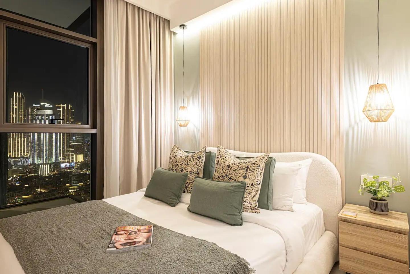 Burj Crown - New Sky High, Near Burj Khalifa, Boulevard View, Opposite Mall Apartment