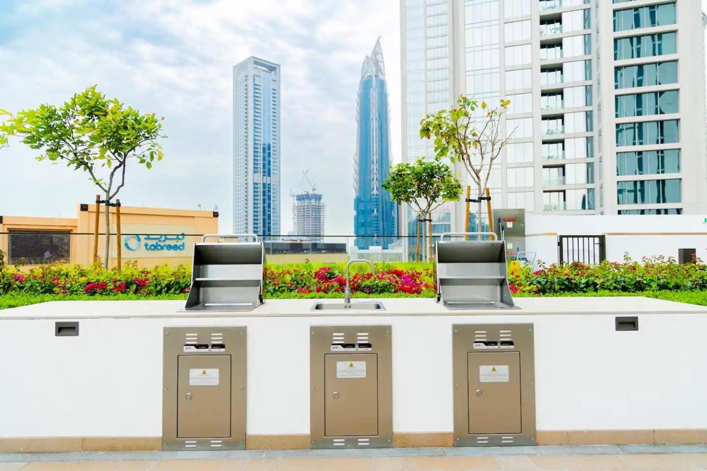 Burj Crown - New Sky High, Near Burj Khalifa, Boulevard View, Opposite Mall Apartment *