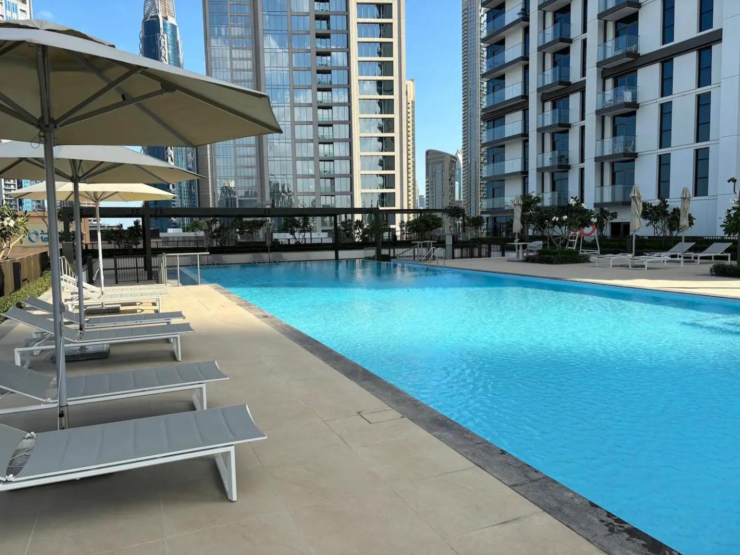 Burj Crown - New Sky High, Near Burj Khalifa, Boulevard View, Opposite Mall Apartment