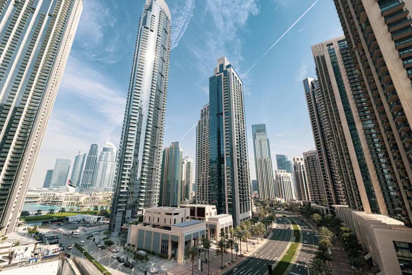 Burj Crown - New Sky High, Near Burj Khalifa, Boulevard View, Opposite Mall Apartment