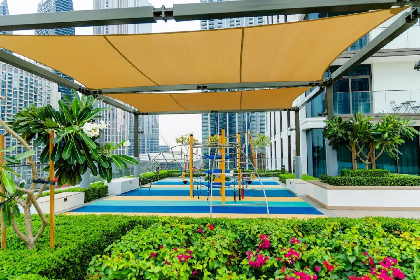 Burj Crown - New Sky High, Near Burj Khalifa, Boulevard View, Opposite Mall Apartment *