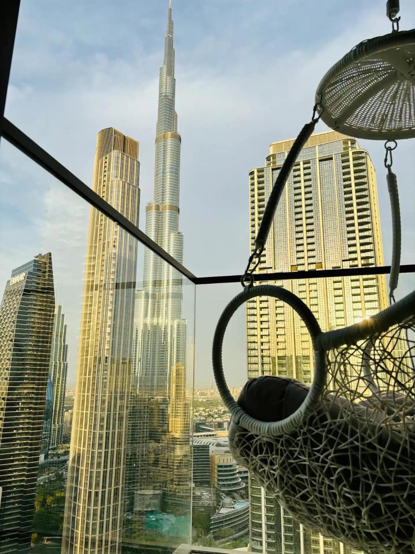 Burj Crown - New Sky High, Near Burj Khalifa, Boulevard View, Opposite Mall Apartment *